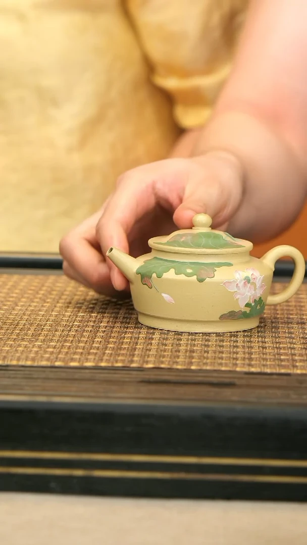 茶壶紫砂ZCY62《荷韵·笠帽》本山绿