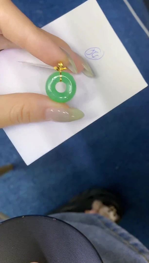 翡翠18K金镶嵌颈饰缅甸天然翡翠A货