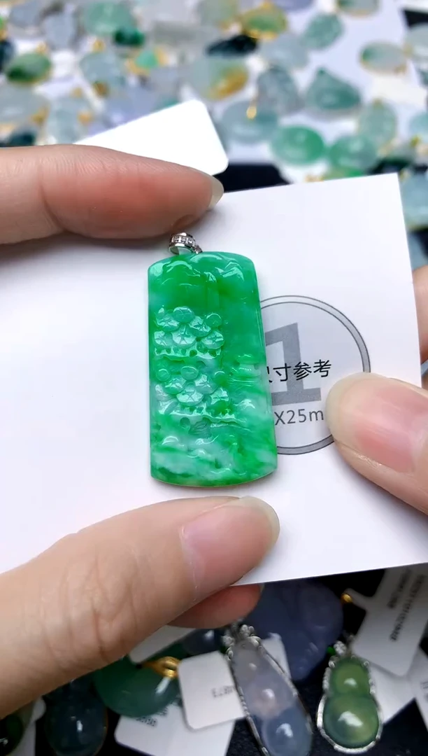 颈饰18K金镶嵌翡翠天然A货翡翠