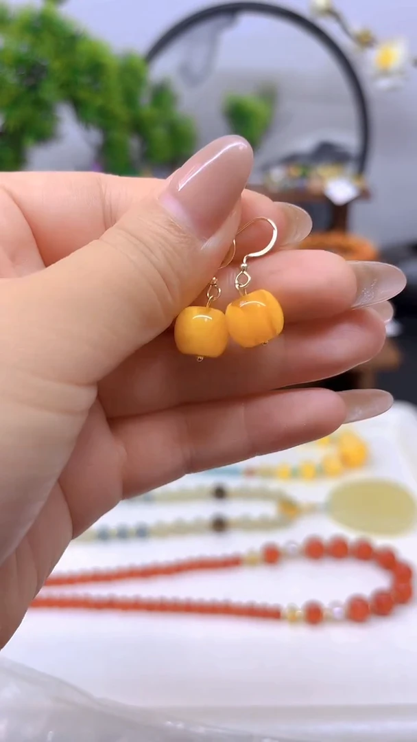 14K金镶嵌蜜蜡耳饰E01
