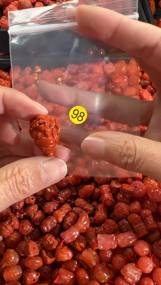 【闪购商品】南红玛瑙颈饰未镶嵌1