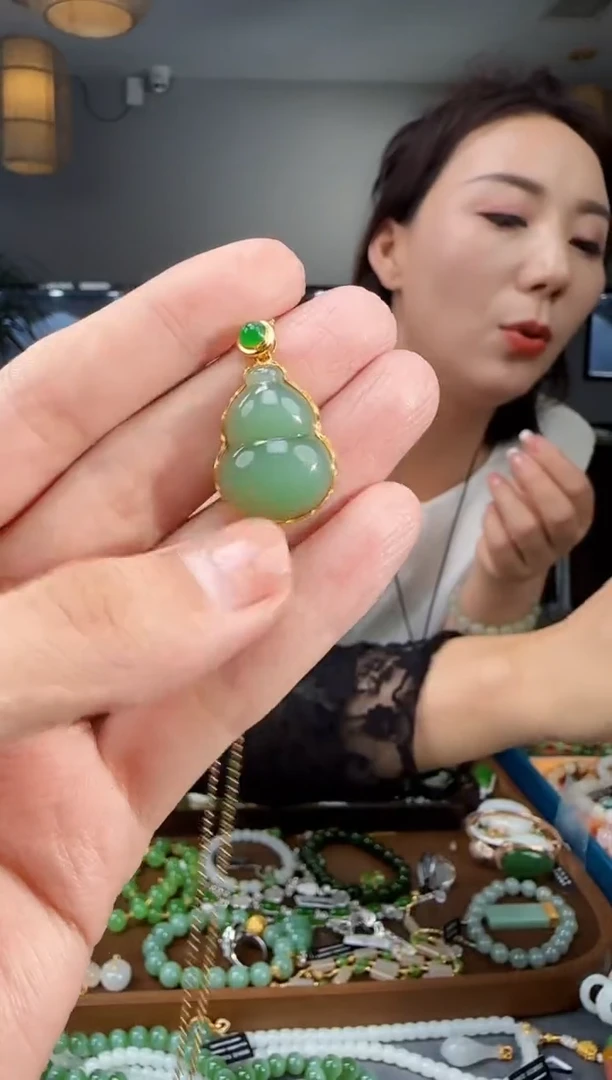 吊坠(不含链)18K金镶嵌和田玉1