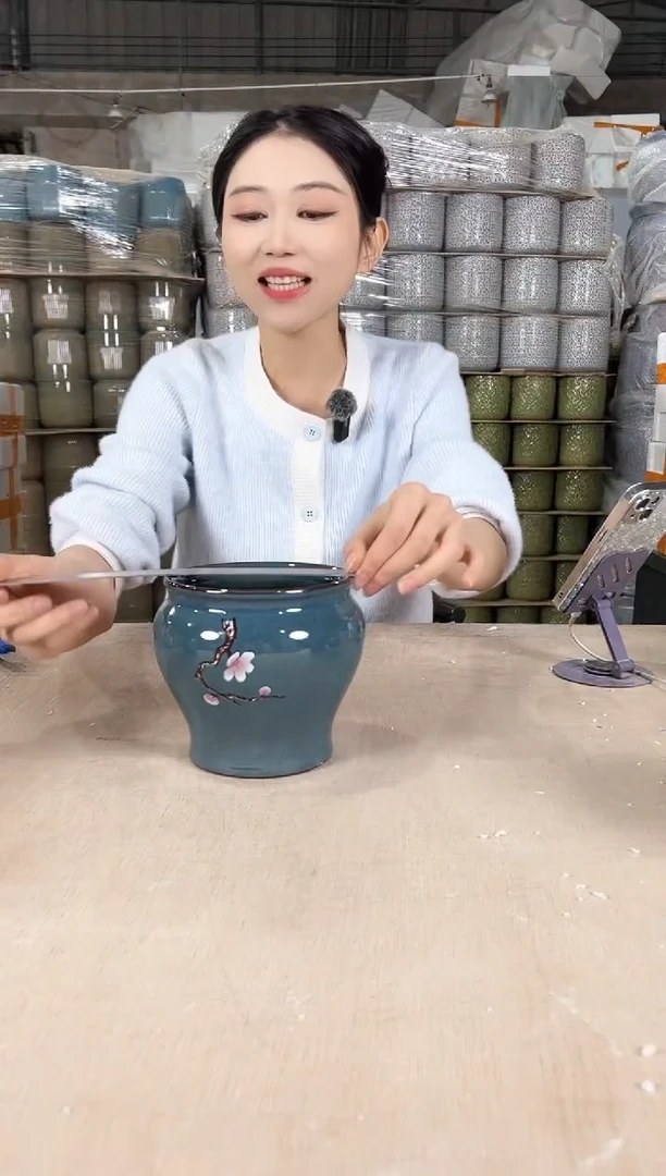【闪购商品】陶瓷缸形蓝花釉勾花13x13