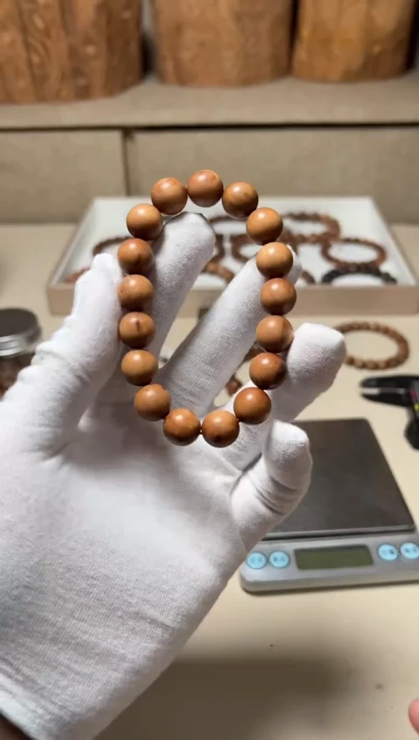 檀香木其他老山檀香1.2顺纹 微瑕