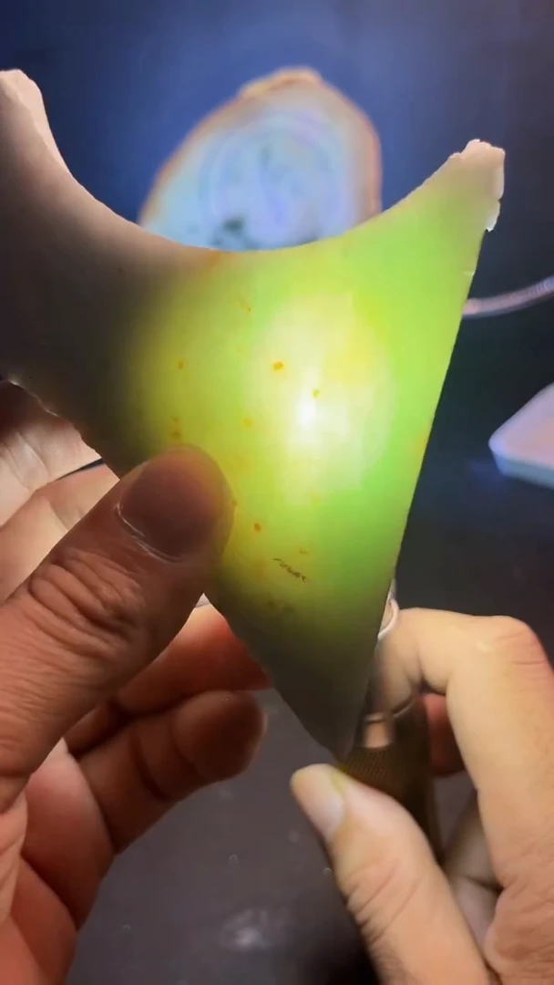 翡翠裸石塑****塑天然翡翠