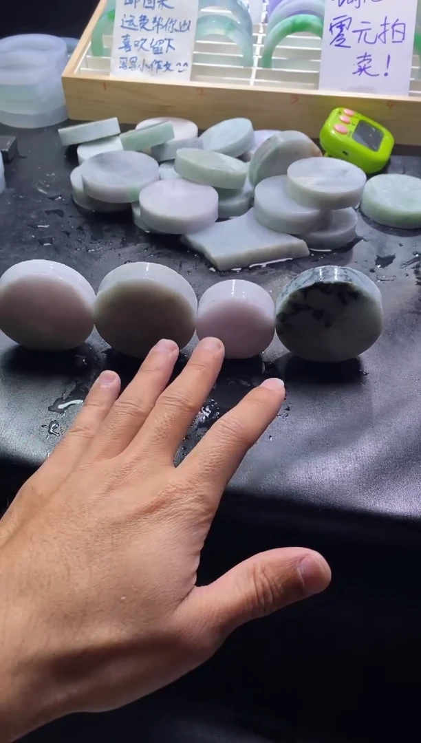 【闪购商品】翡翠挂件未镶嵌镯心