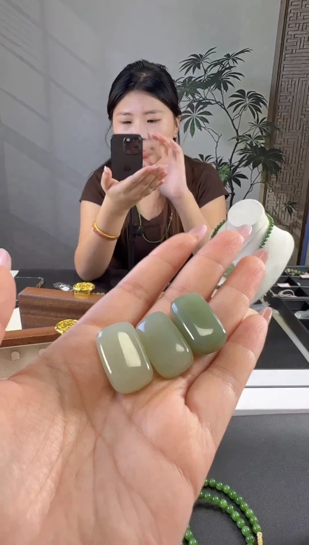 和田玉未镶嵌吊坠(不含链)多样性发货发其中一件