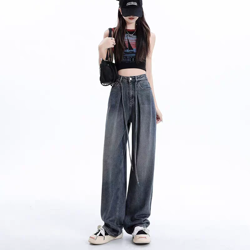 女装夏天薄款软牛仔水泥黄弯刀阔腿裤，拒遮肉显瘦慵懒酷酷的样子。