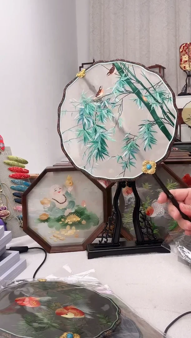 扇子苏绣作品手工团扇