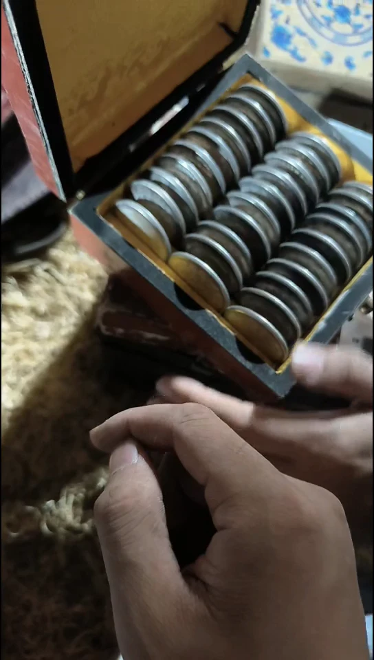 香榧木1个开封红色大期小盒子摆件链接30彩