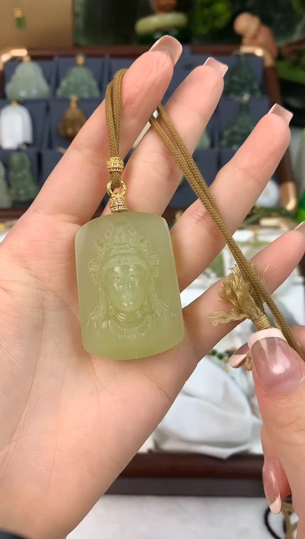 颈饰未镶嵌和田玉吊坠