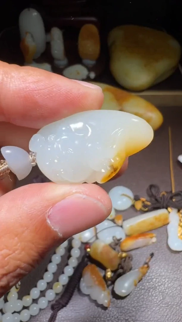 未镶嵌和田玉挂件和田玉