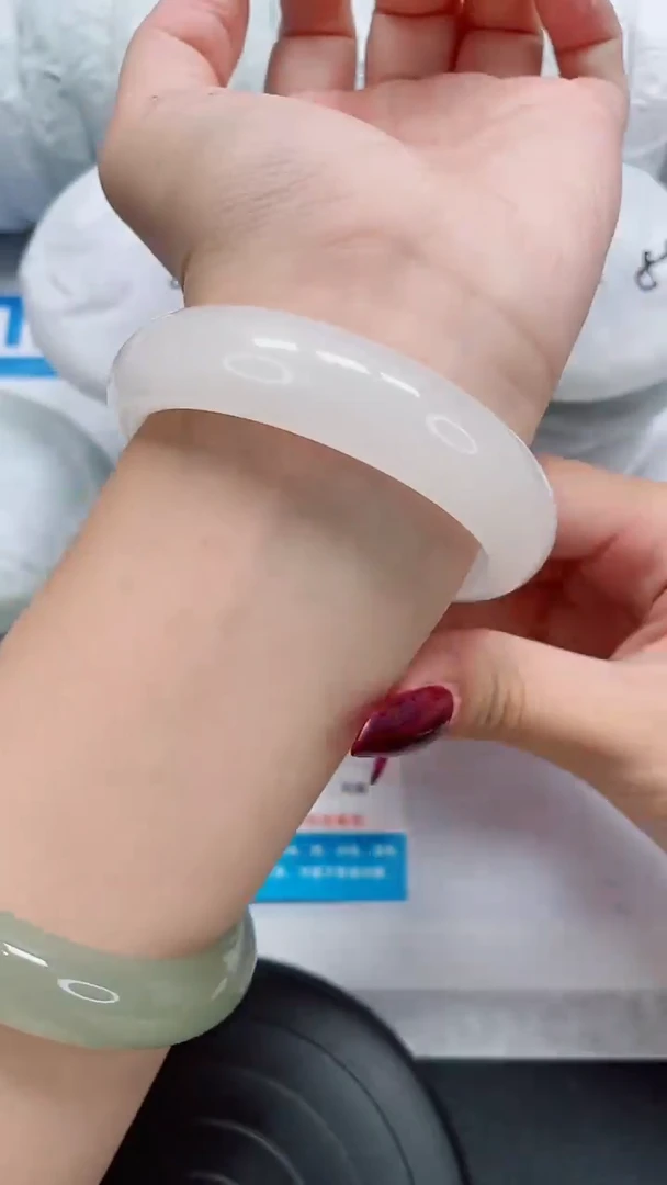 未镶嵌手镯石英质玉100-55/56