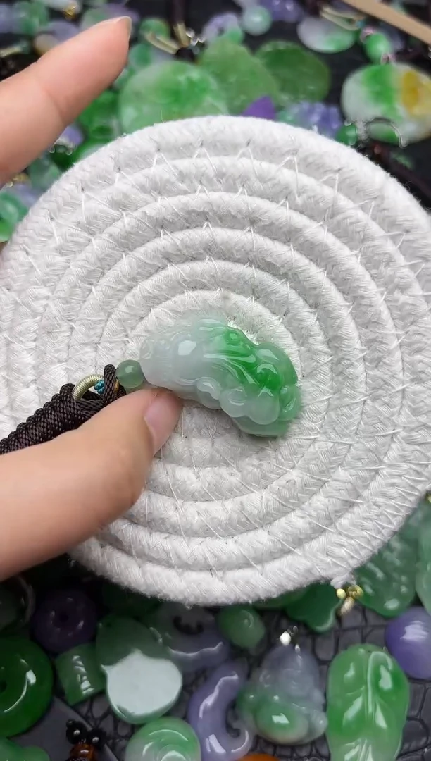 颈饰未镶嵌翡翠缅甸翡翠吊坠