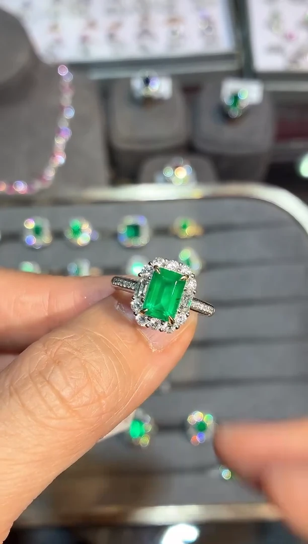 18K金镶嵌戒指祖母绿【闪购】1.8ct/同步展会价