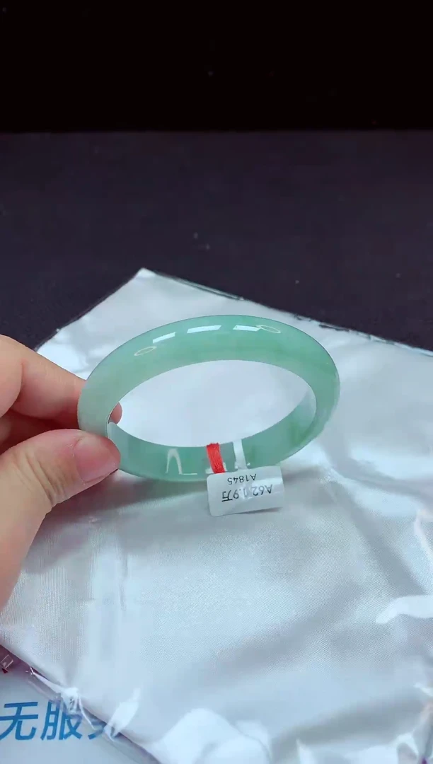 【闪购商品】翡翠手镯未镶嵌镯子62+