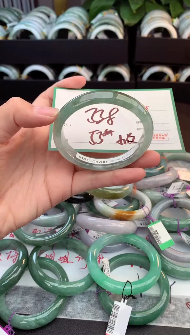 未镶嵌定制翡翠莉*安毛货需精细抛光+多人