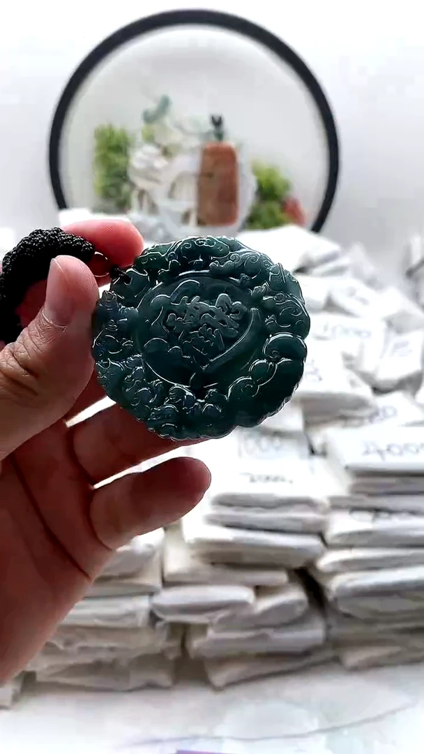 颈饰未镶嵌翡翠貔貅牌
