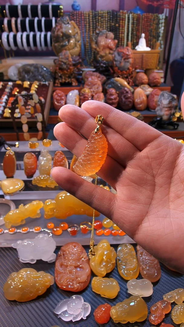 未镶嵌吊坠石英岩玉柿**意吊坠