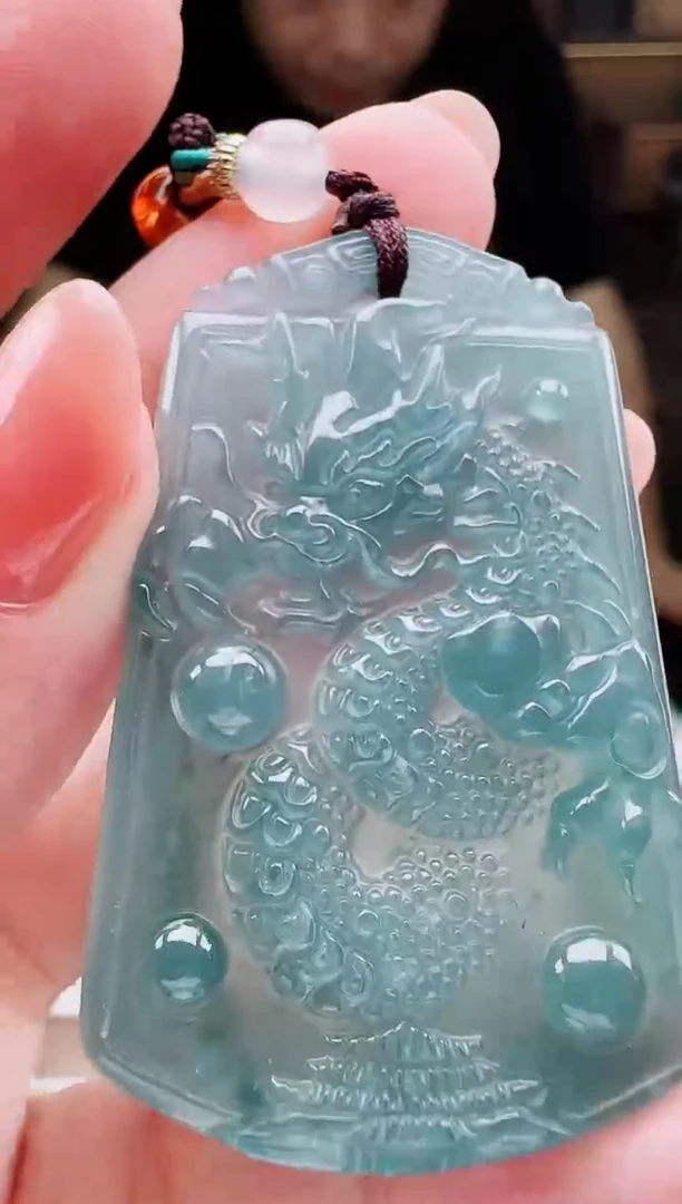 颈饰未镶嵌翡翠多样性发其一  龙牌