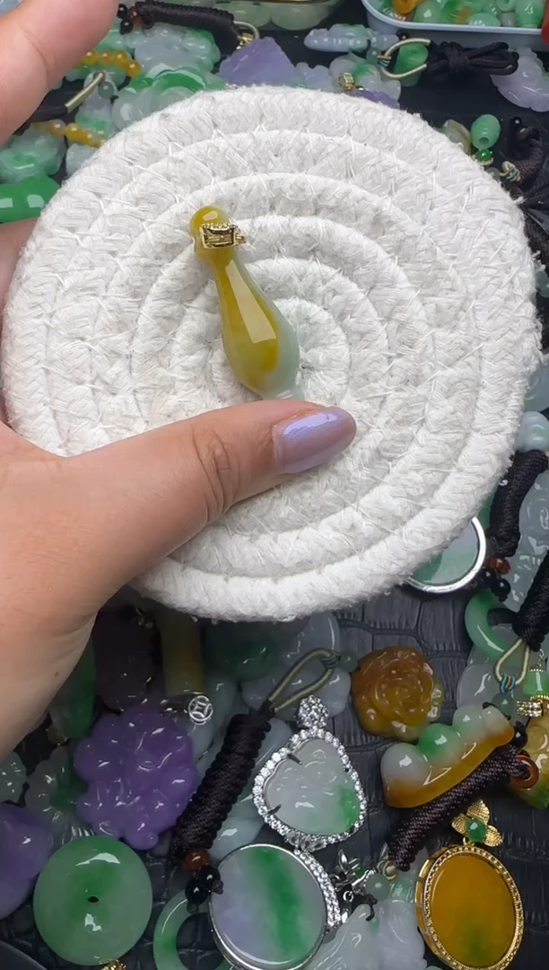 颈饰未镶嵌翡翠缅甸翡翠吊坠