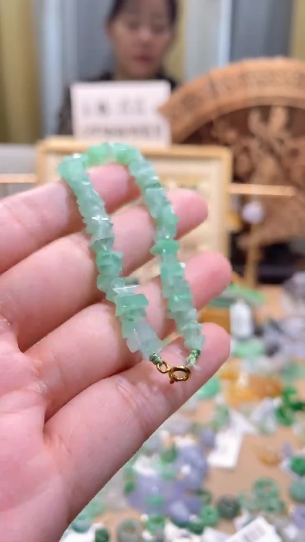 颈饰未镶嵌翡翠手串