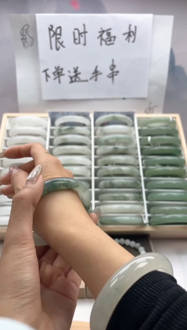 未镶嵌手镯石英质玉瑕439
