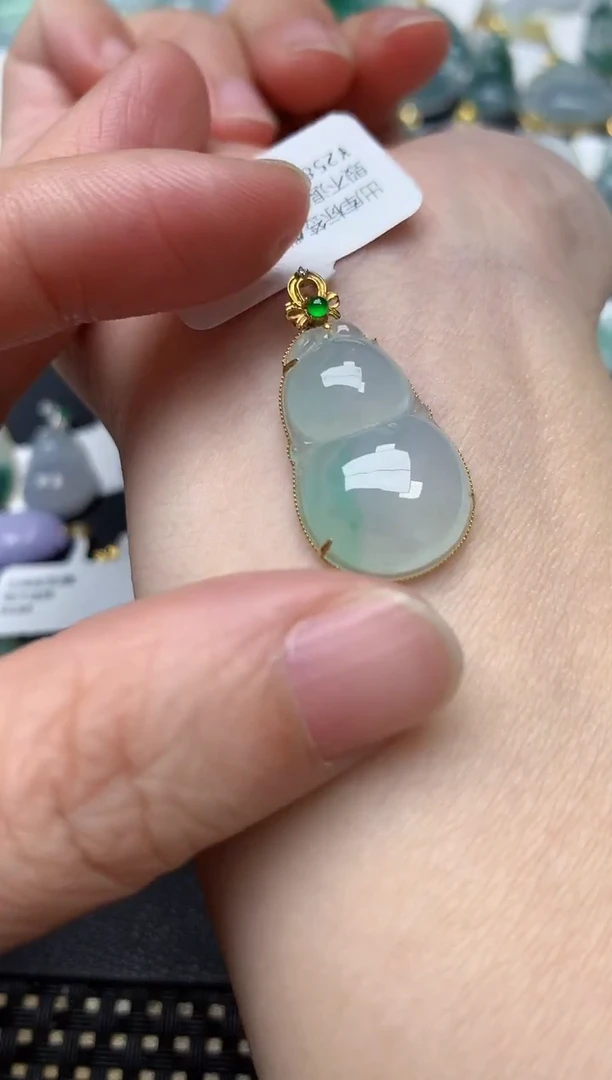 颈饰18K金镶嵌翡翠天然缅甸A货翡翠