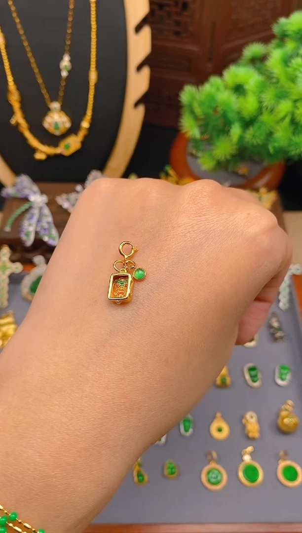 【闪购商品】翡翠吊坠(不含链)银S925镶嵌扎吉拉母