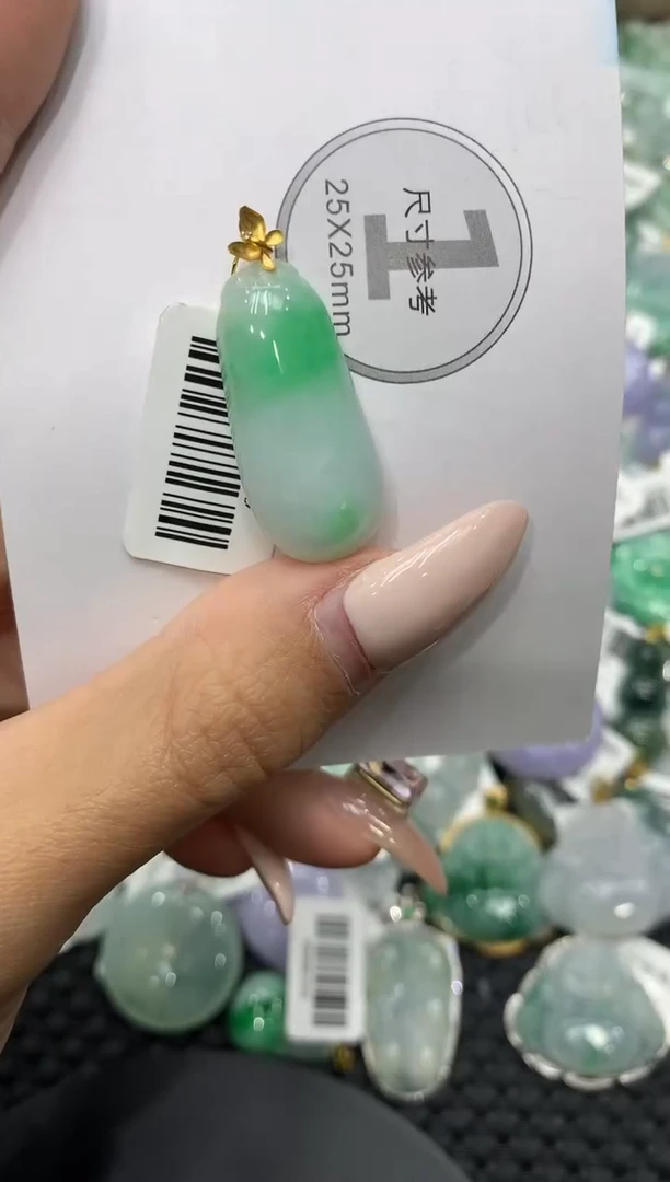 颈饰18K金镶嵌翡翠111111111111