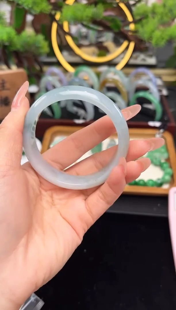 未镶嵌手镯翡翠手镯