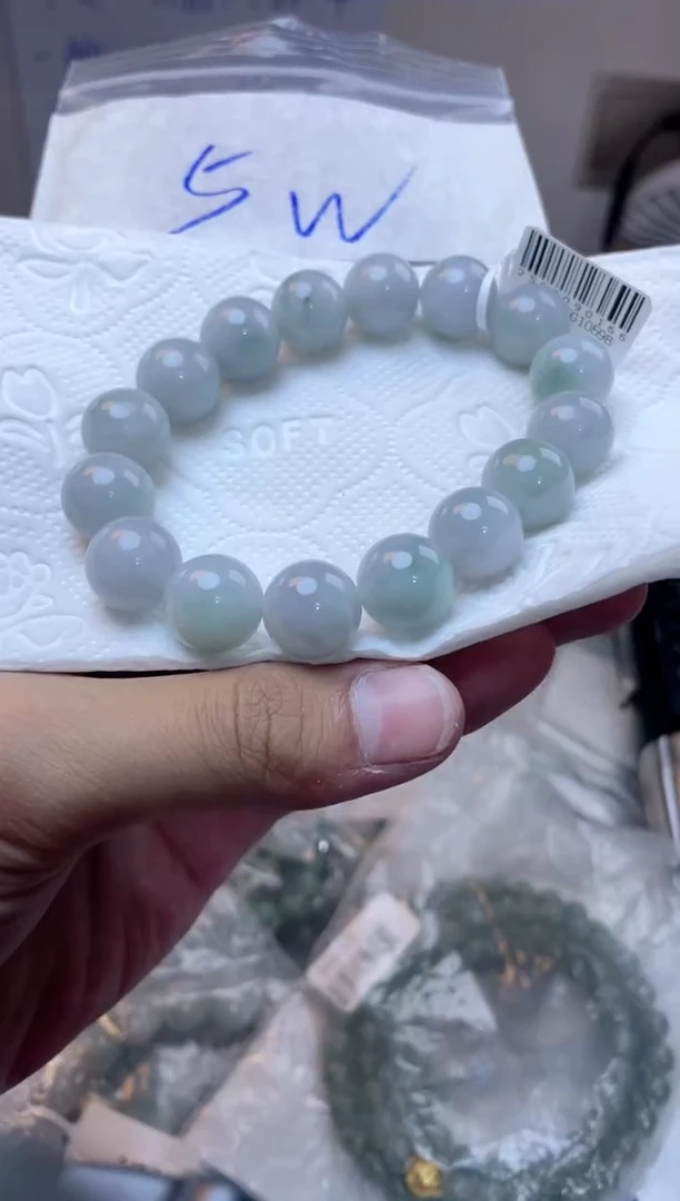 定制翡翠未镶嵌珠串