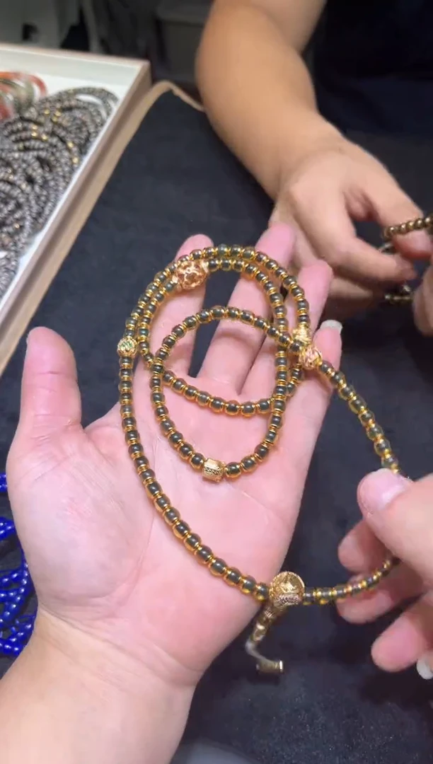 蓝珀金盾脖挂多样性发其一