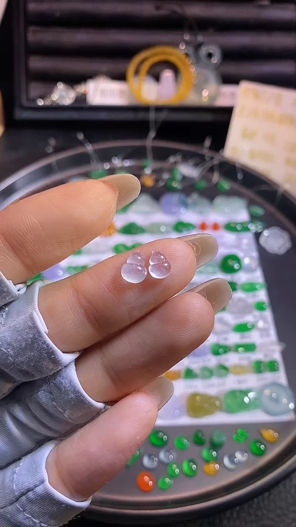 翡翠挂件未镶嵌葫芦