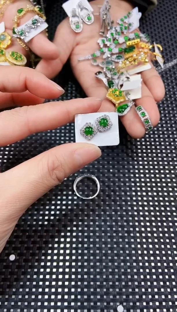 【闪购商品】翡翠耳饰未镶嵌111111111