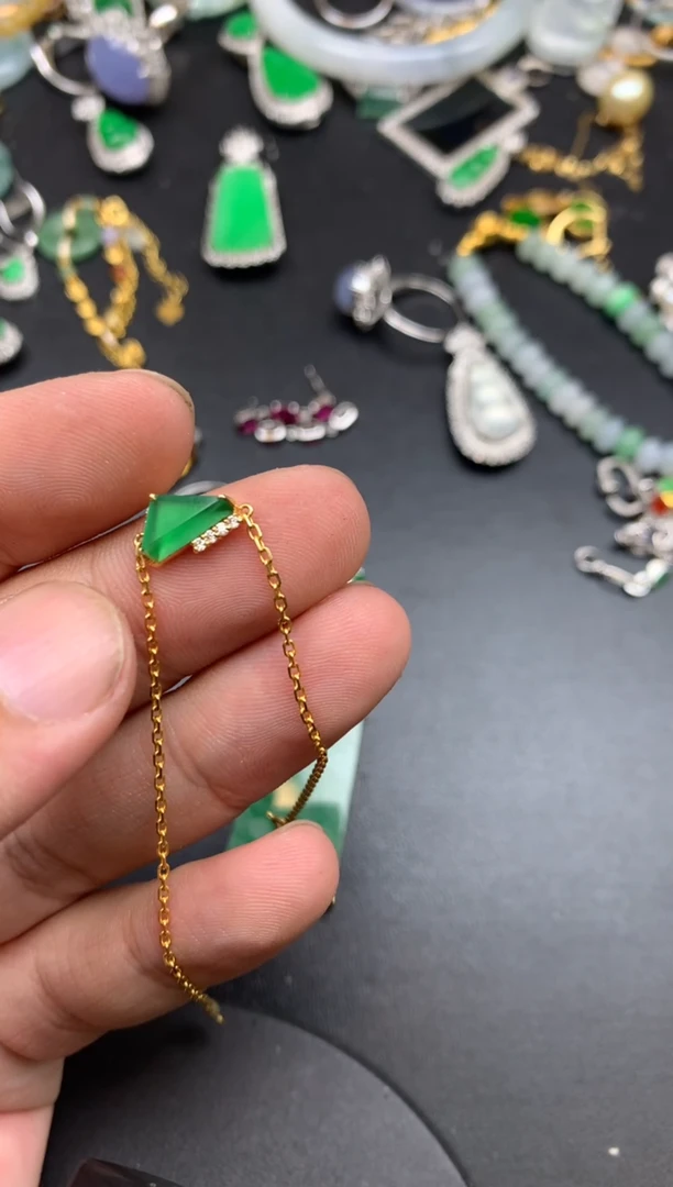 颈饰18K金镶嵌翡翠天*蓝栀子花开商品不退不换