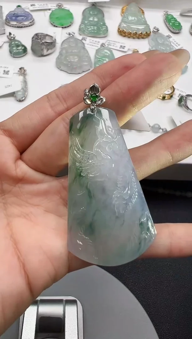 颈饰18K金镶嵌翡翠KAW0826-004