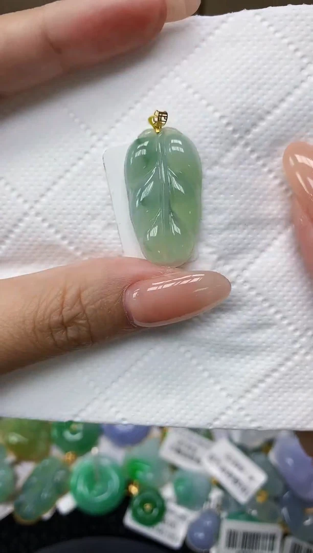 颈饰18K金镶嵌翡翠11111111111
