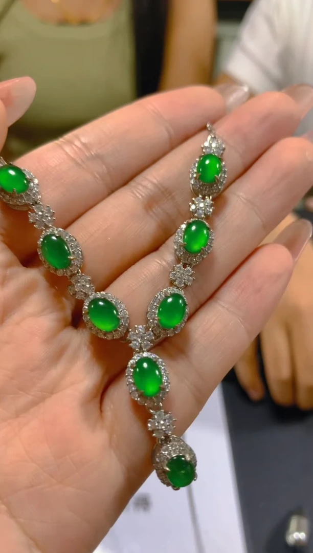 翡翠未镶嵌颈饰多样性发一