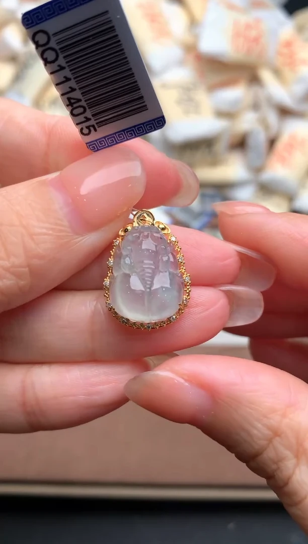 18K金镶嵌挂件翡翠一