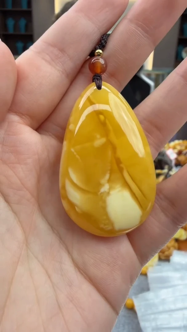 琥珀颈饰未镶嵌105秒拍号 假一罚三