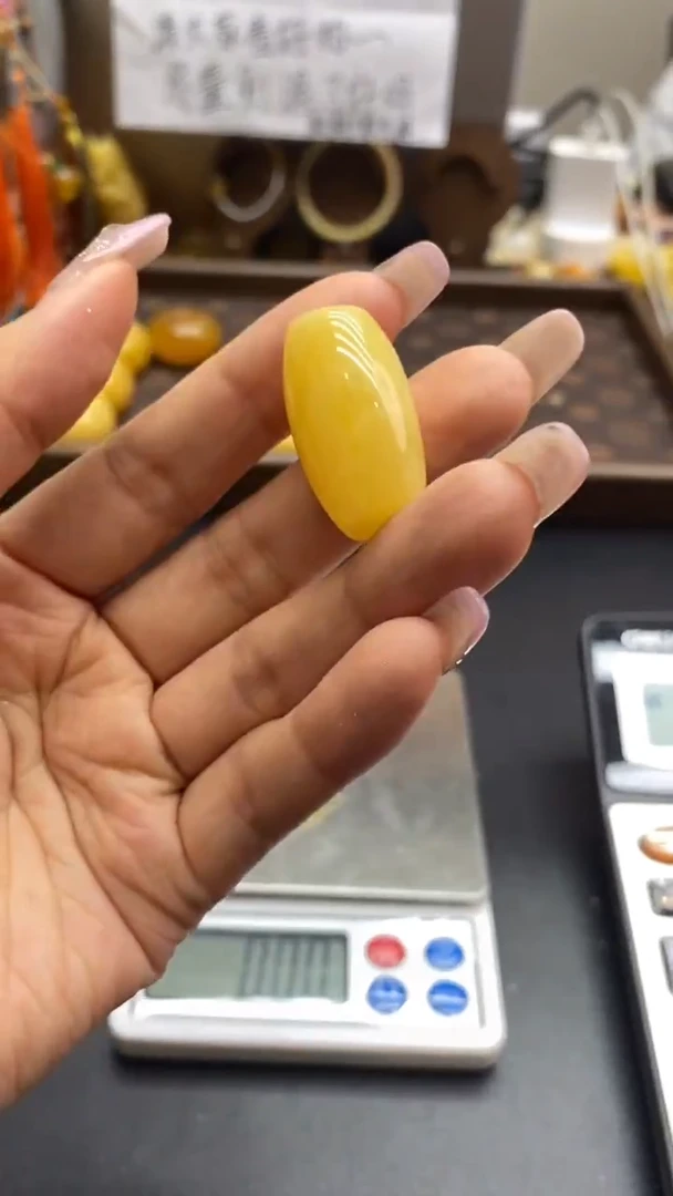 琥珀未镶嵌珠宝奇石445