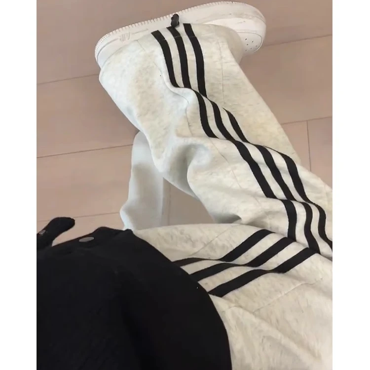 白灰色条纹运动裤女春季款大码阔腿直筒休闲梨型身材宽松显瘦卫裤