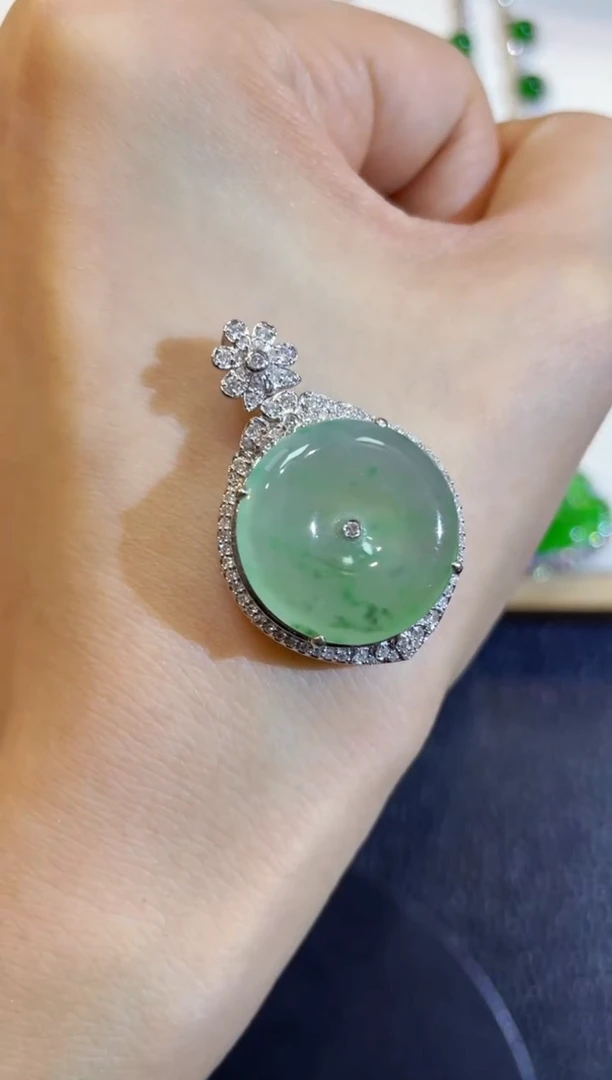 吊坠(不含链)18K金镶嵌翡翠团购7