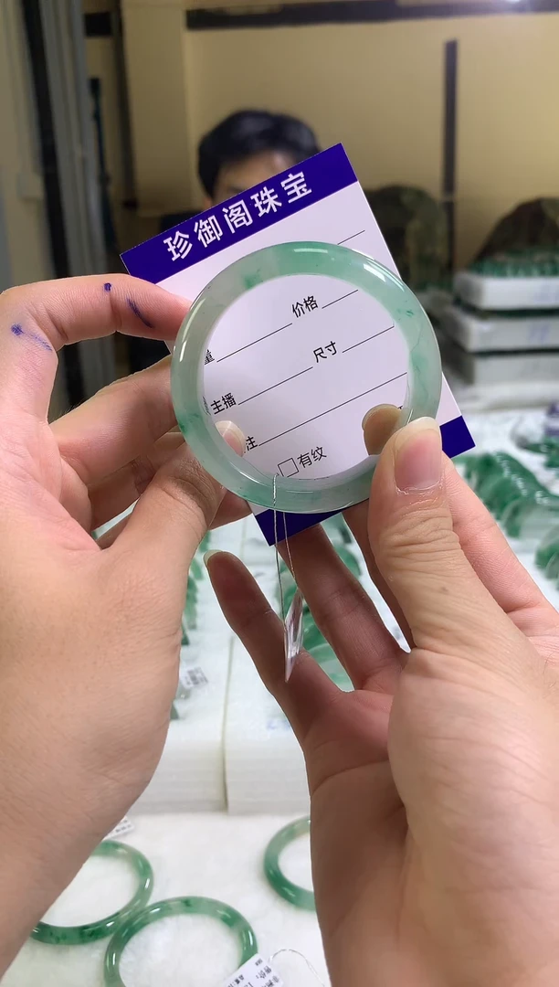 未镶嵌手镯石英质玉（非洲翠）1