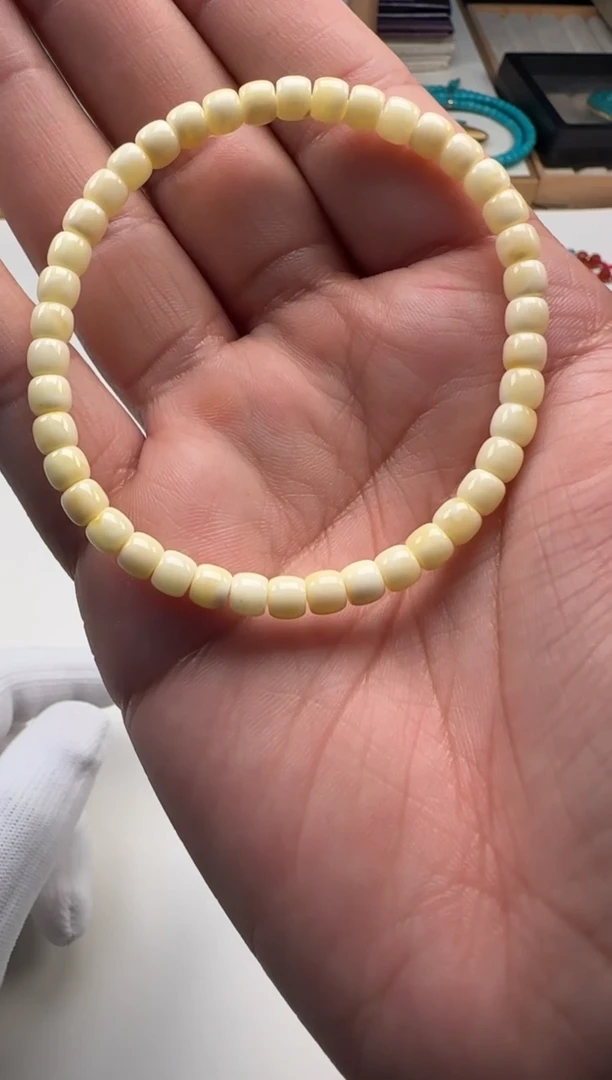 未镶嵌蜜蜡裸石L****?手串手串