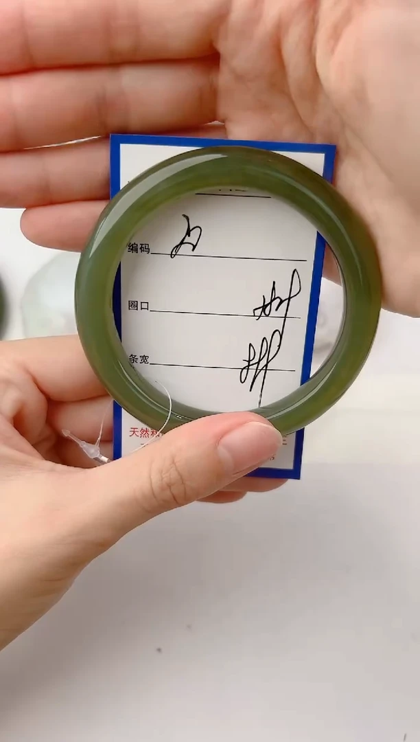 未镶嵌手镯和田玉20颜色微差无瑕疵