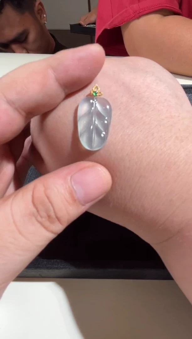 翡翠18K金镶嵌颈饰多人