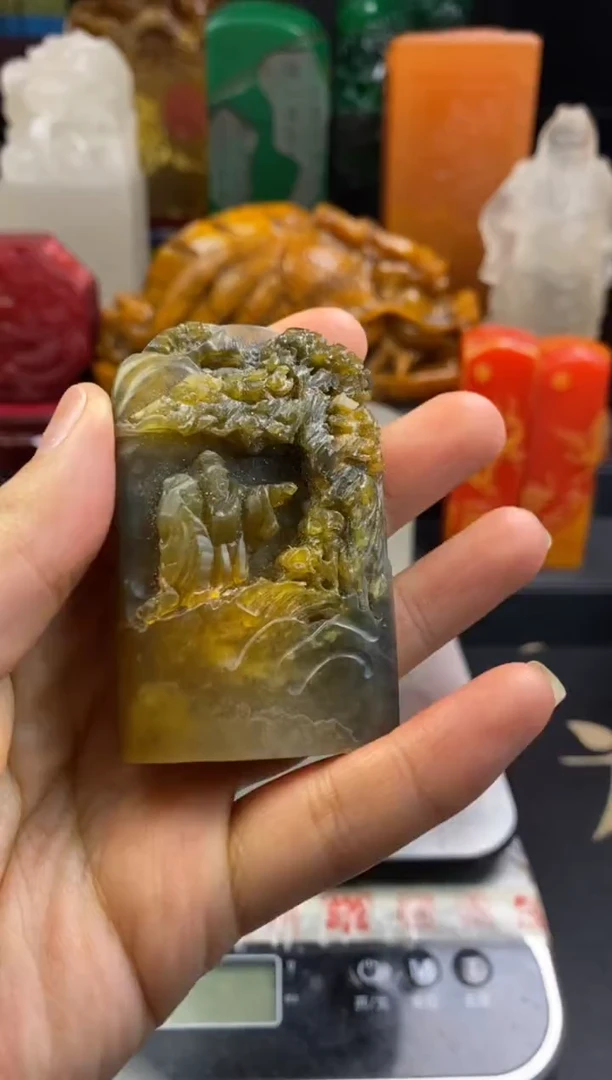 寿山石印石田黄镂空人物章（永安）