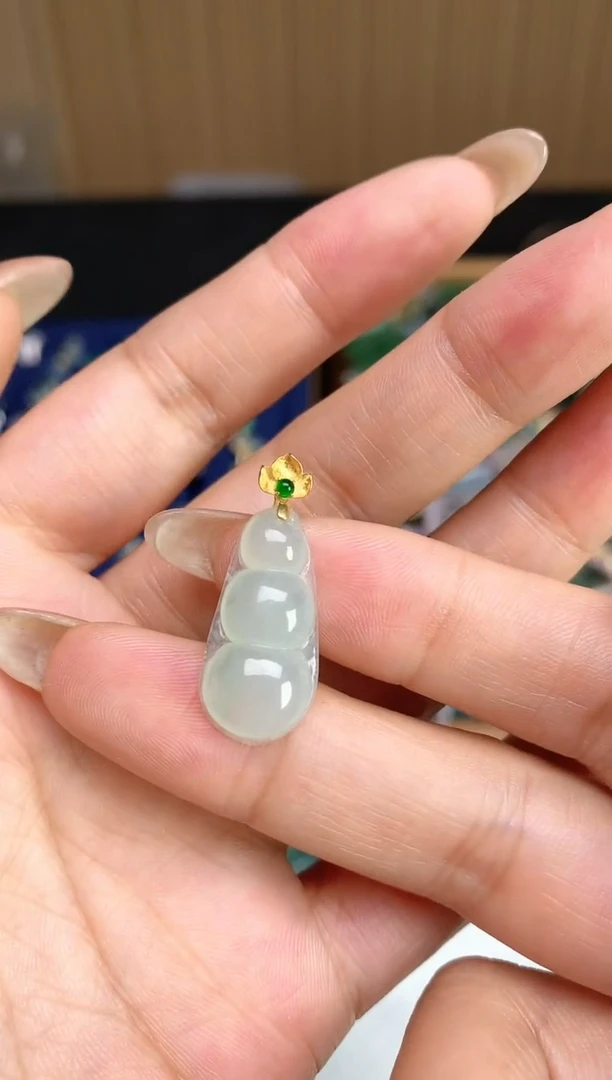 颈饰18K金镶嵌翡翠2025120101